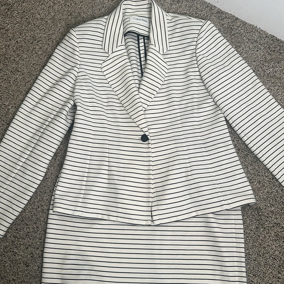 Calvin Klein white and black skirt suits size 12 - Picture 2 of 8